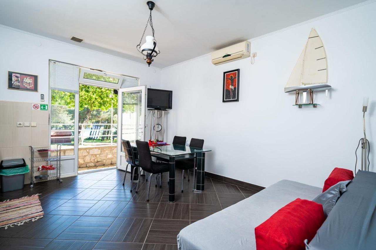 Apartments By The Sea Zuljana, Peljesac - 10233 Esterno foto